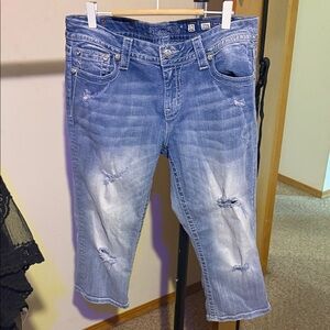 Miss me Women’s distressed capri jeans size 32